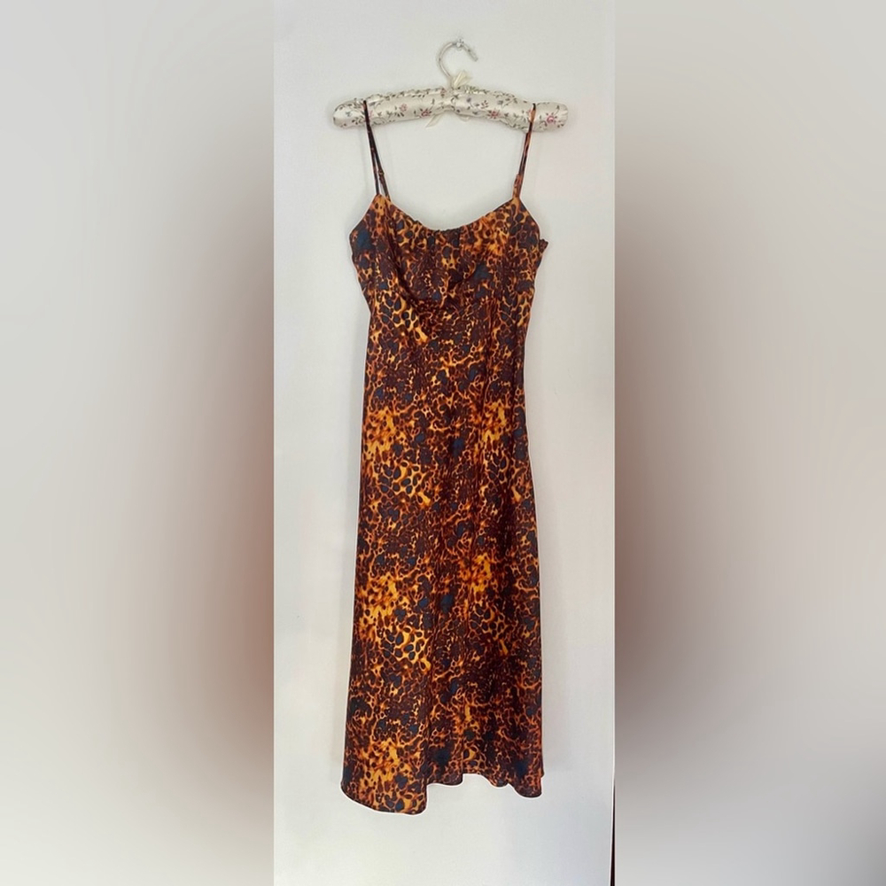 Wayf Vibrant Print Dress midi medium satin - Picture 3 of 7